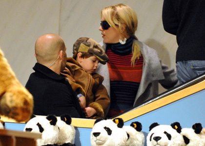 Britney Spears: FAO Family Outing