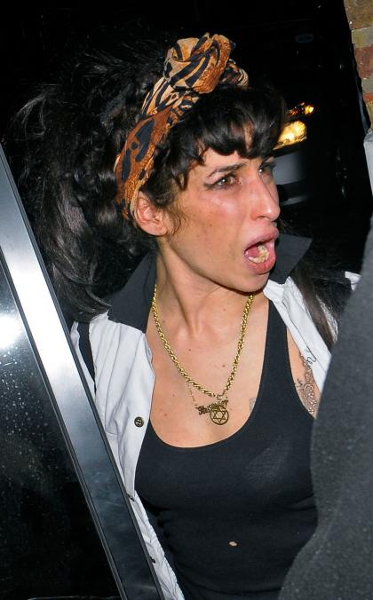 Blake Re-Incarcerated slipped Amy Winehouse drugs in hospital