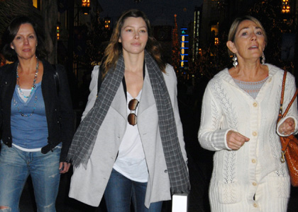 Jessica Biel Takes On Holiday Shopping