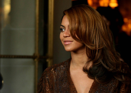 Beyonce Knowles Pops Up in Paris