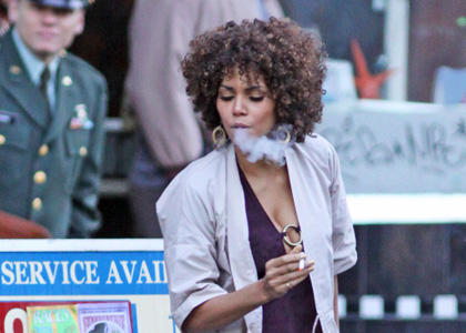 Halle Berry: Smoking on the Set