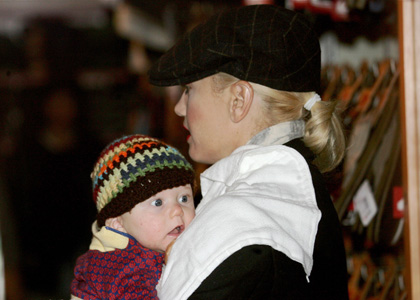 Gwen Stefani: Family Christmas Shopping