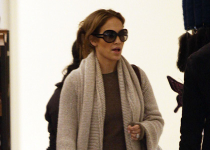 Jennifer Lopez Makes Her Shopping Rounds