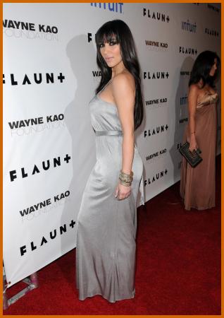 Kim Kardashian Flaunts Her Sexy Curves