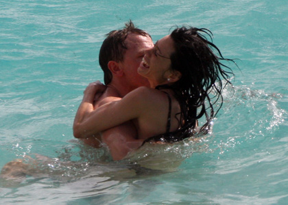 Daniel Craig and Satsuki Mitchell's Beach Passion