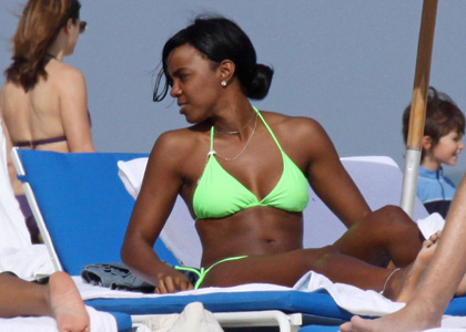 Kelly Rowland Brightens Up Miami Beach