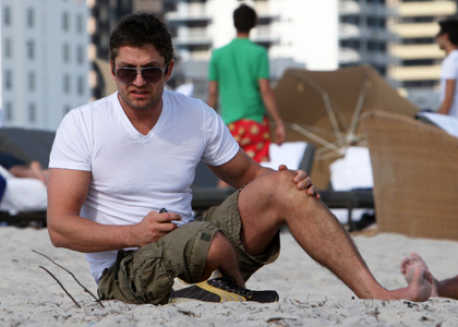 Gerard Butler: New Year's Day on the Beach