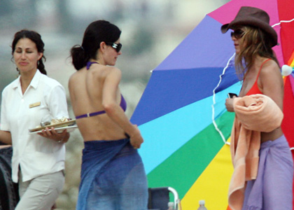 Jennifer Aniston and Courteney Cox: Beach Beauties