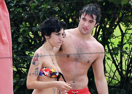 Amy Winehouse's Beach Romance Rolls On