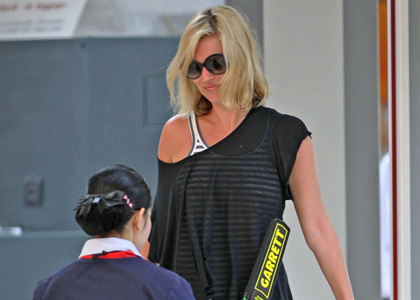 Kate Moss Jets Out of Thailand