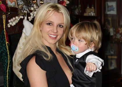 Britney Spears Releases Holiday Family Photos