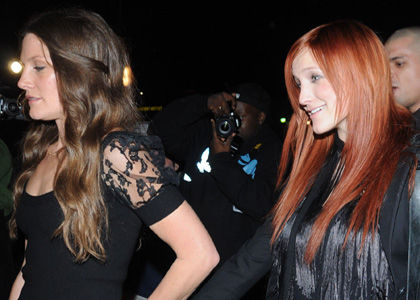 Ashlee Simpson Goes Back to Red