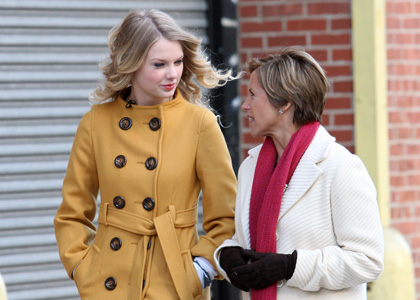 Taylor Swift and Katie Couric: NYC Retail Romp