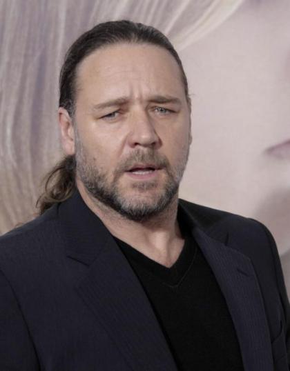 Russell Crowe is Too Fat for Sienna Miller