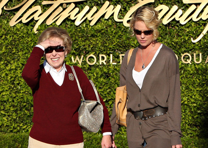 Katherine Heigl Hangs with Mom, Loses Co-Star