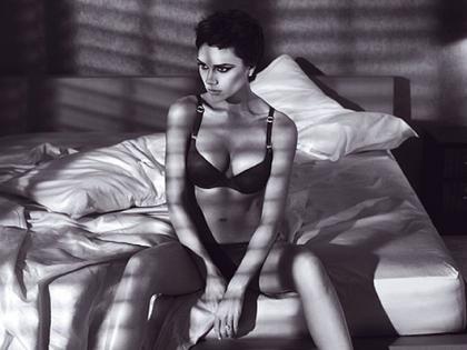 S.S. Victoria Beckham Strips Off for Armani