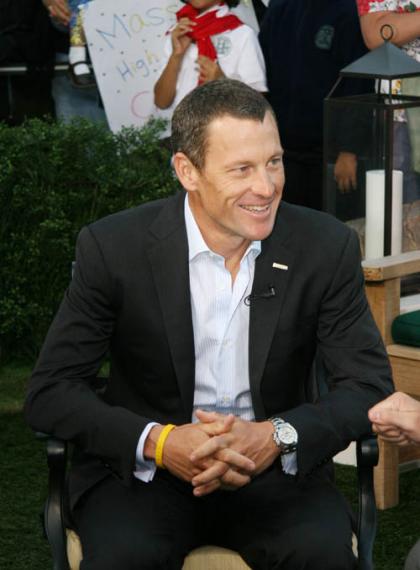 Lance Armstrong proposes to pregnant girlfriend