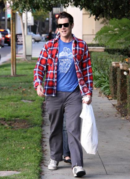 Johnny Knoxville brings grenade with him to the airport, is allowed on flight