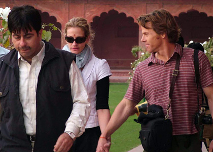 Julia Roberts Visits the Taj Mahal