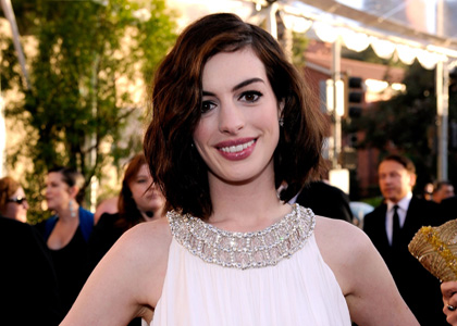 Anne Hathaway Glams Up the Screen Actors Guild