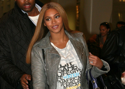 Beyonce Knowles: Sexy at LAX