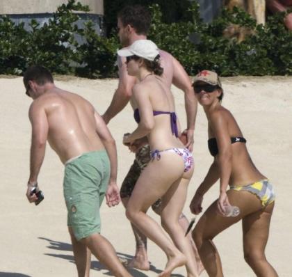 Jessica Biel is blurry, in a bikini, has a sham relationship?