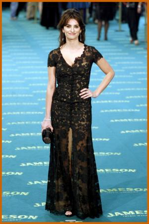 Penelope Cruz Goes Glam For Goya Awards