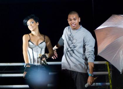 Rihanna said to have told cops Chris Brown threatened to kill her