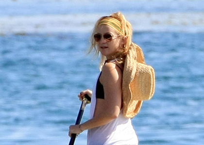 Kate Hudson: Paddle Surfing in Malibu