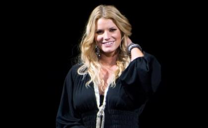 Jessica Simpson's pants can't contain her