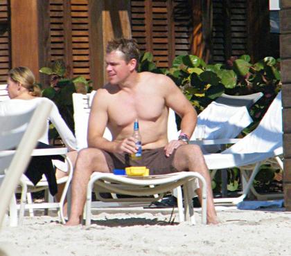 Matt Damon photographed shirtless and with his adorable baby daughter
