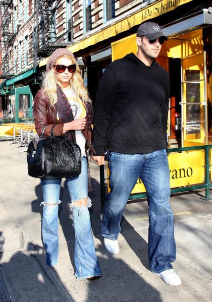 Jessica Simpson claims what 'makes us lucky is being in love'