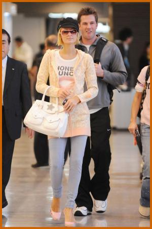 Paris Hilton Flies New Boyfriend To Japan