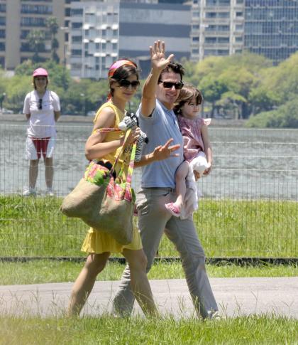 Tom Cruise & Katie Holmes take Suri for some normal person camping