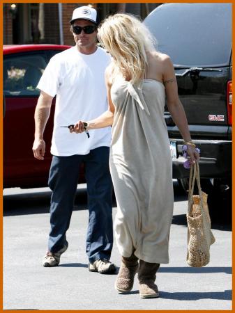 Pamela Anderson Out With Boyfriend