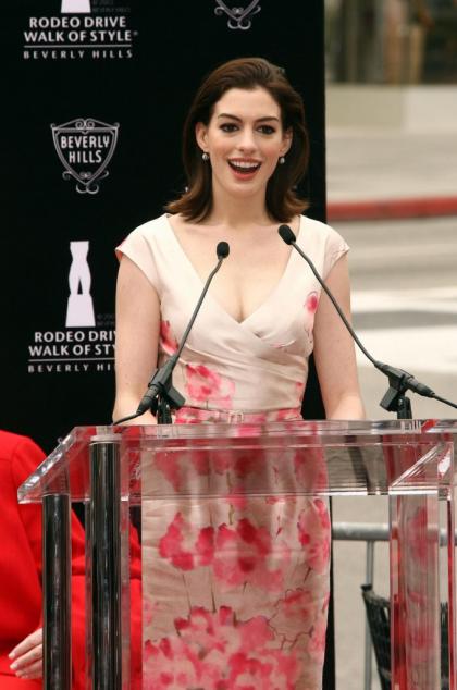 Anne Hathaway may replace Victoria Beckham as the face of Marc Jacobs