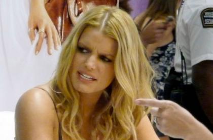 Jessica Simpson fails at country
