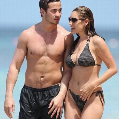 More Kelly Brook Bikini Photos