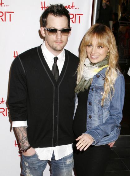 Nicole Richie hijacks Joel Madden's man-cave