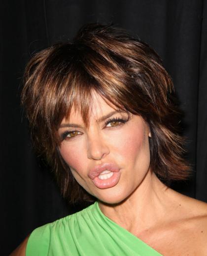 Lisa Rinna wants us to see her naked again