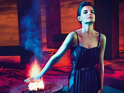 Katie Holmes can't give up smoking due to stress