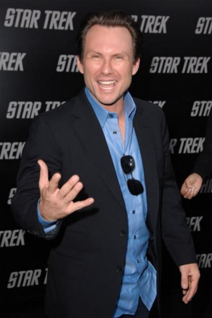 Christian Slater fails at the Vulcan handshake