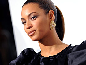 Beyonce Keeps Her Husband Close By Wearing Jay-Z Nail Decals