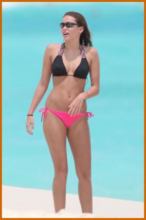 MIley Cyrus is Bikini-Licious