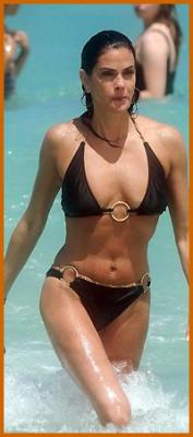 Teri Hatcher Proudly Shows Her Bikini
