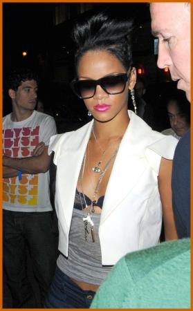 Rihanna's Bra is Slightly Obvious