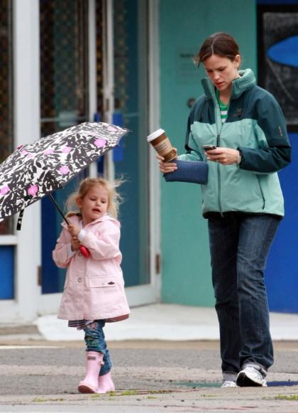 Jennifer Garner and Meg Ryan causing paparazzi trouble at kids' school