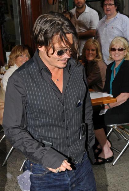 Johnny Depp loves to gossip in French