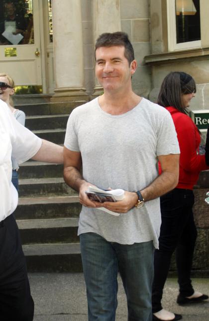 ?American Idol' offers Simon Cowell $144 million a year