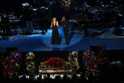 Mariah Carey apologizes for her performance at Michael Jackson's memorial